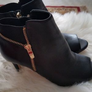 Marc Fisher black leather open toe shoes